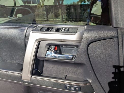 Used 2014 Toyota 4Runner Limited image 12