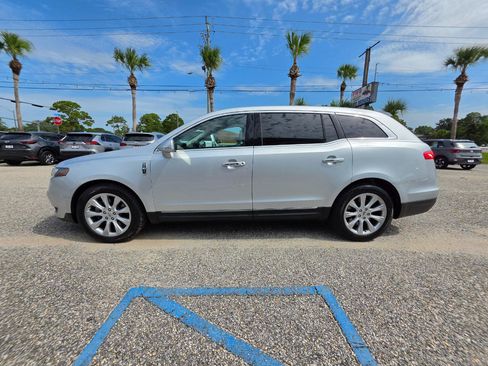 Used 2016 Lincoln MKT AWD w/ Equipment Group 201A image 2