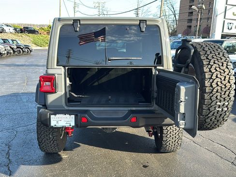Certified 2022 Jeep Wrangler Unlimited Rubicon w/ Xtreme Recon 35" Tire Package AWD/4WD image 36