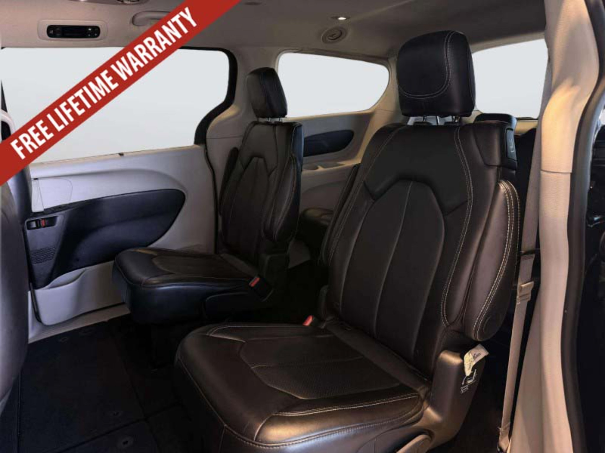 Used 2024 Chrysler Pacifica Touring-L FWD image 33