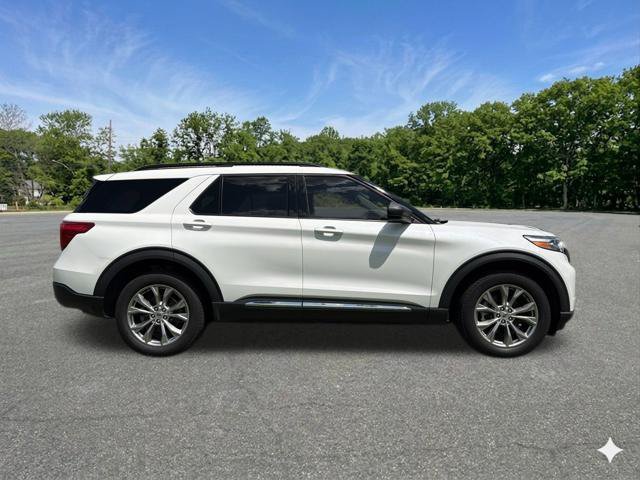 Used 2023 Ford Explorer XLT w/ Equipment Group 202A AWD/4WD image 10
