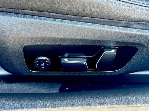 Used 2025 BMW M440i Convertible RWD image 16