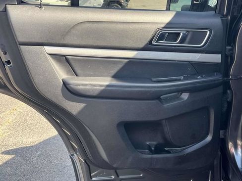 Used 2017 Ford Explorer XLT FWD image 17