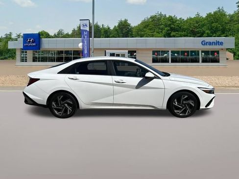 Certified 2025 Hyundai Elantra SEL FWD image 6