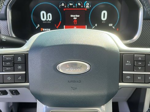 Used 2022 Ford F150 Limited image 11