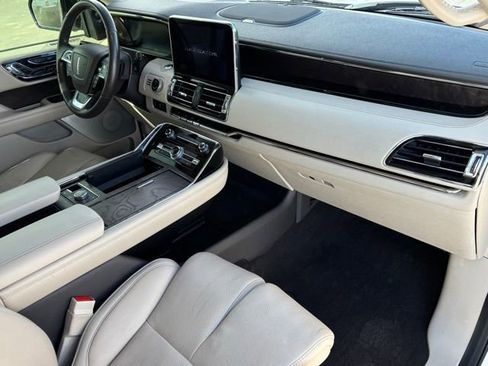 Used 2019 Lincoln Navigator Reserve image 25