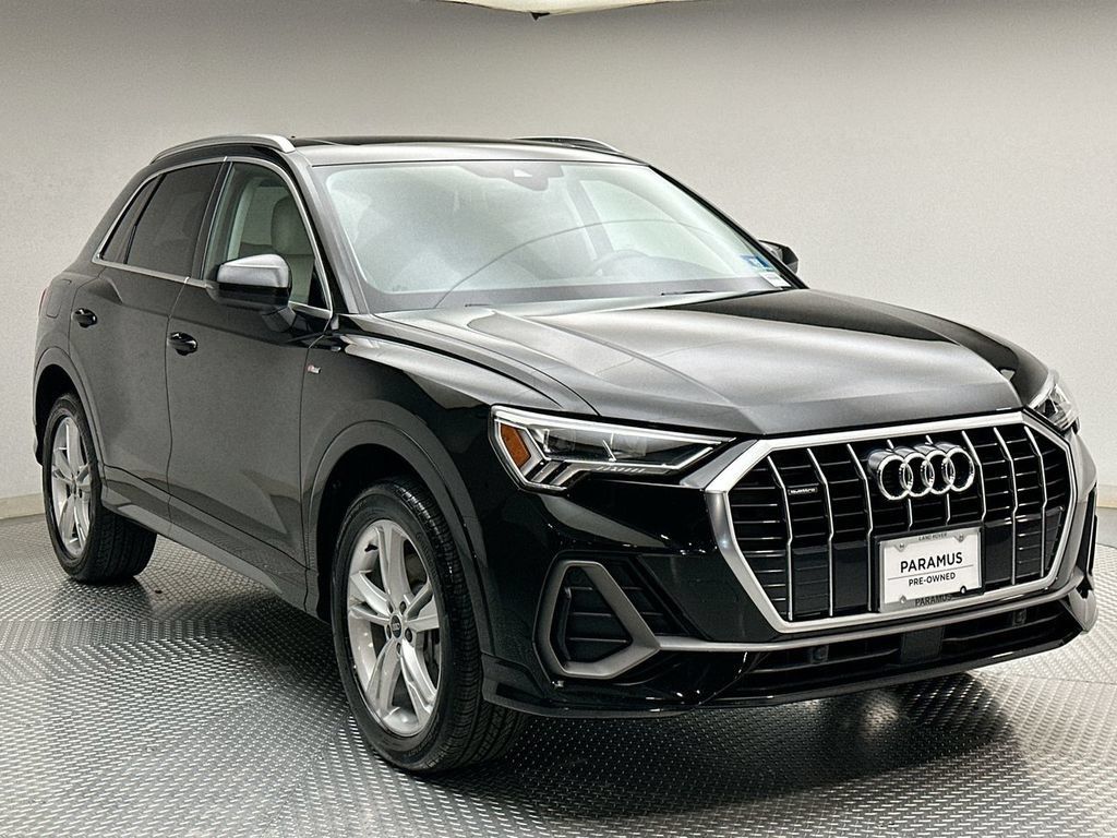 Used 2021 Audi Q3 2.0T Premium Plus w/ Premium Plus Package AWD/4WD image 15