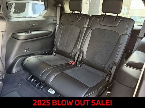 New 2025 Jeep Grand Cherokee L Altitude image 27