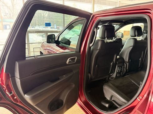 Used 2019 Jeep Grand Cherokee Altitude image 13