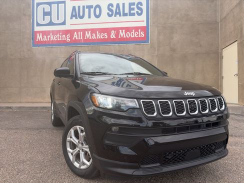 Used 2024 Jeep Compass Latitude w/ Convenience Group AWD/4WD image 1