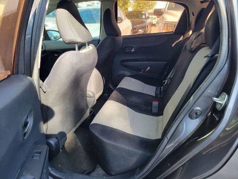 Used 2012 Toyota Yaris LE FWD image 5
