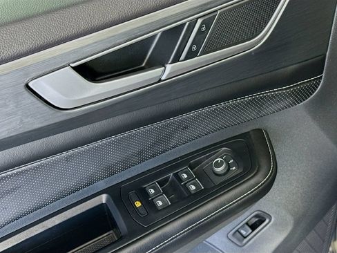 Used 2024 Volkswagen Atlas Cross Sport SE w/ Panoramic Sunroof Package FWD image 17