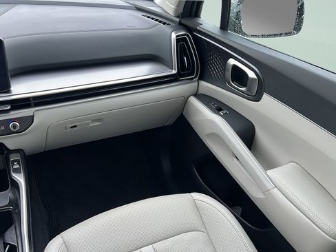 Used 2025 Kia Sorento EX w/ Panoramic Sunroof Package FWD image 16