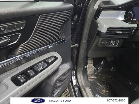Used 2021 Lincoln Corsair AWD w/ Premium Package image 31