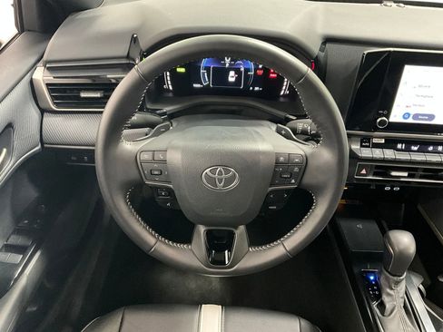 Used 2025 Toyota Camry SE FWD image 6