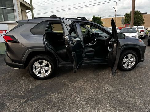 Used 2021 Toyota RAV4 XLE image 17