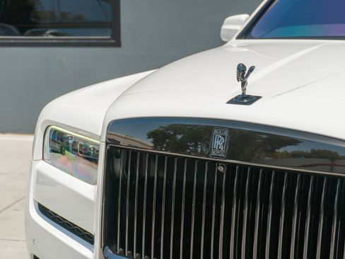 Used 2023 Rolls-Royce Cullinan Black Badge w/ Dark Exterior Package AWD/4WD image 21