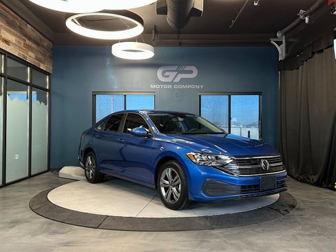 Used 2024 Volkswagen Jetta SE image 1