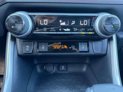 Used 2022 Toyota RAV4 SE w/ Weather & Moonroof Package AWD/4WD image 31