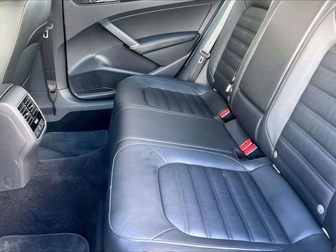 Used 2017 Volkswagen Passat 1.8T SEL Premium image 17