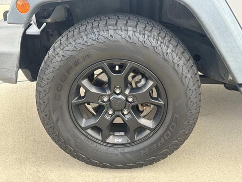 Used 2015 Jeep Wrangler Unlimited Sport w/ Quick Order Package 24S AWD/4WD image 4