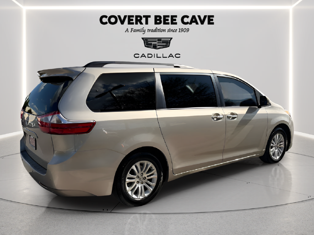 Used 2017 Toyota Sienna XLE w/ XLE Navigation Package FWD image 9