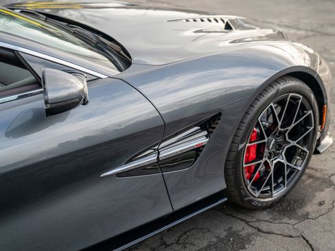 Used 2025 Aston Martin Vanquish image 9