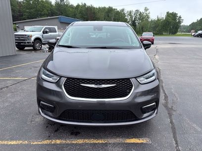 Used 2023 Chrysler Pacifica Touring-L