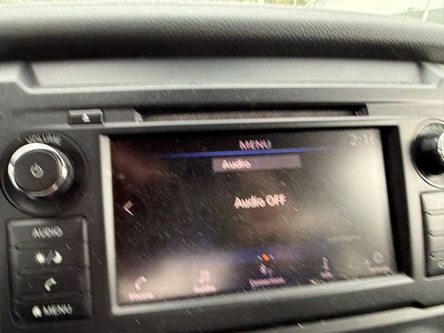 Used 2019 Nissan Titan SV image 19