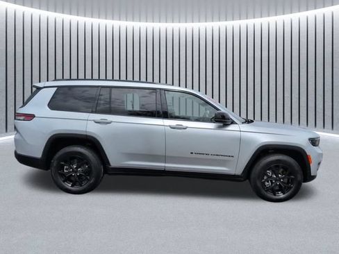Used 2024 Jeep Grand Cherokee L Laredo AWD/4WD image 3