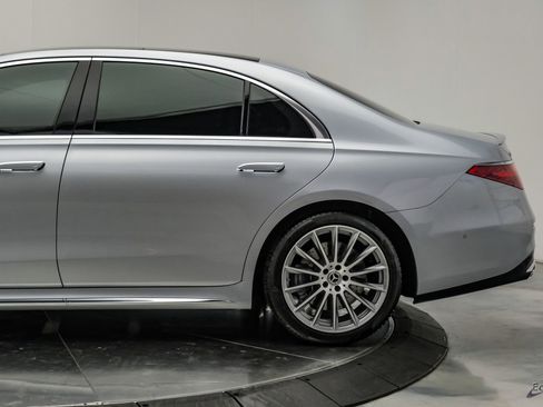 Used 2022 Mercedes-Benz S 580 4MATIC Sedan w/ AMG Line Package image 12