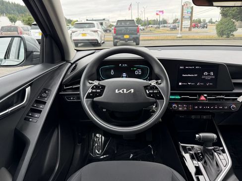 Certified 2024 Kia Niro LX FWD image 22