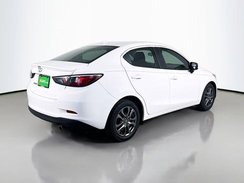 Used 2019 Toyota Yaris L image 10
