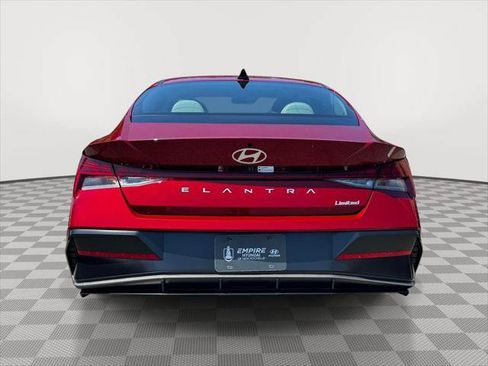 Certified 2025 Hyundai Elantra Limited FWD image 5