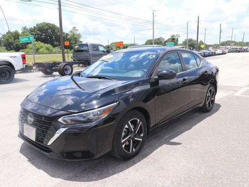 Used 2024 Nissan Sentra SV FWD image 3