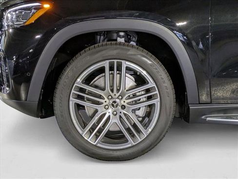 New 2026 Mercedes-Benz GLS 450 4MATIC image 9