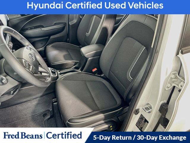 Used 2023 Hyundai Venue Limited FWD image 19