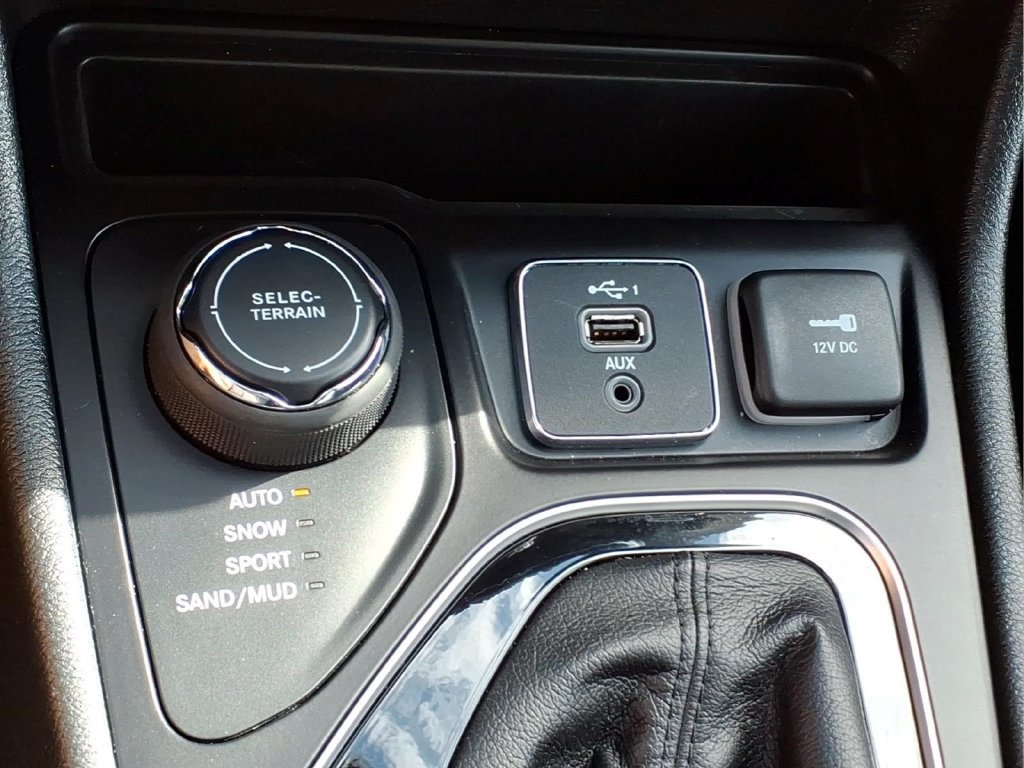 Used 2023 Jeep Cherokee Altitude Lux AWD/4WD image 19