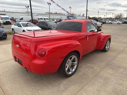 Used 2005 Chevrolet SSR w/ Preferred Equipment Group image 25