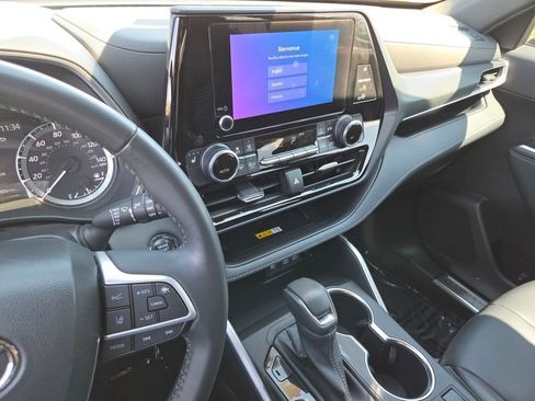 Used 2023 Toyota Highlander XSE FWD image 34