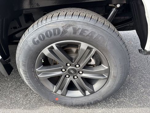 Used 2023 Ford F150 Lariat w/ Equipment Group 502A High image 18