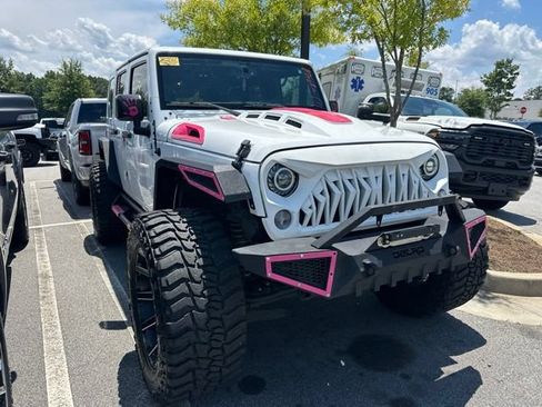 Used 2015 Jeep Wrangler Unlimited Sahara AWD/4WD image 4