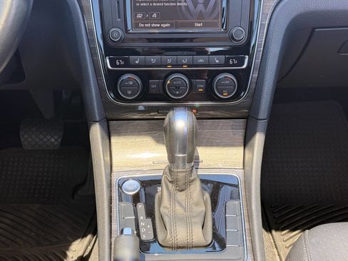 Used 2018 Volkswagen Passat 2.0T SE w/ SE Lighting Package FWD image 16