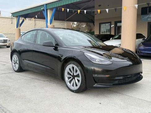 Used 2022 Tesla Model 3 Standard Range image 3