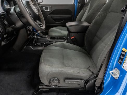 Used 2024 Jeep Wrangler Unlimited w/ Convenience Group AWD/4WD image 10