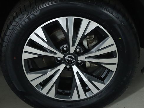 Used 2023 Nissan Rogue SV image 10