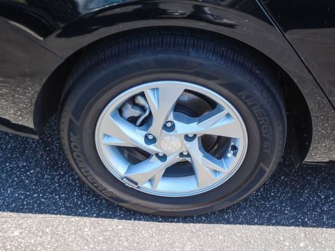 Certified 2023 Hyundai Elantra SE FWD image 11