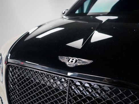 Used 2021 Bentley Bentayga AWD/4WD image 9