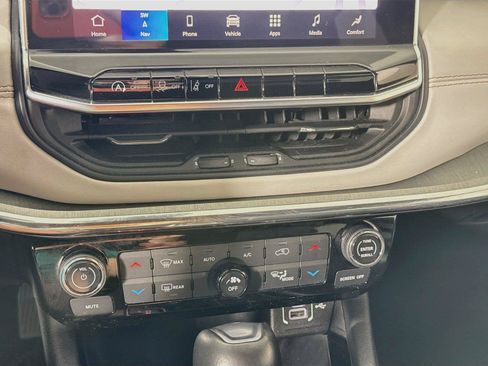 Used 2023 Jeep Compass Limited w/ Elite Group AWD/4WD image 10
