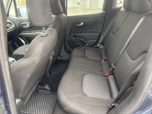 Certified 2023 Jeep Renegade Latitude image 32